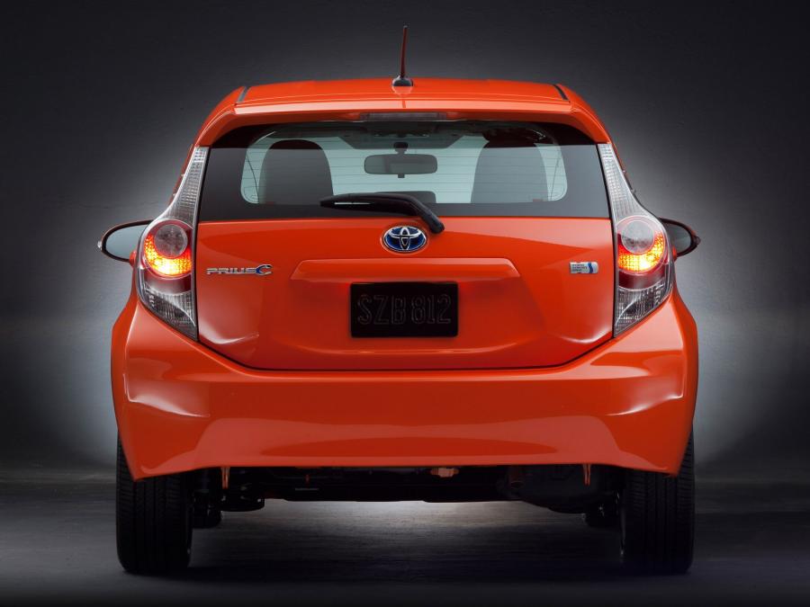  Toyota Prius C 2012 года  (фото 2 из 87)